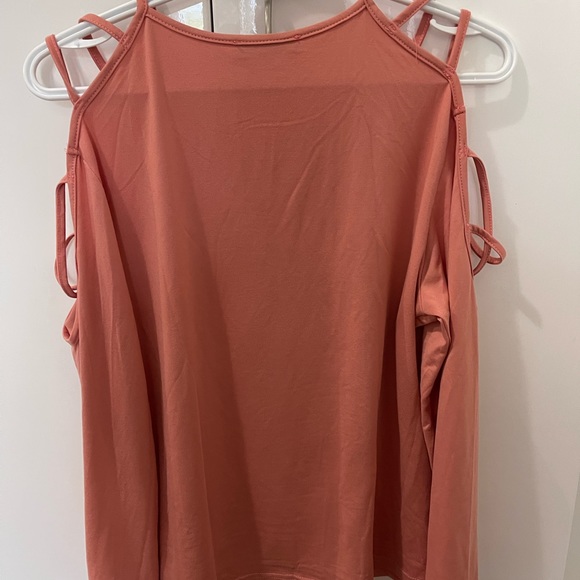 Summer Blouse with Shoulder Cutouts. - Picture 2 of 4